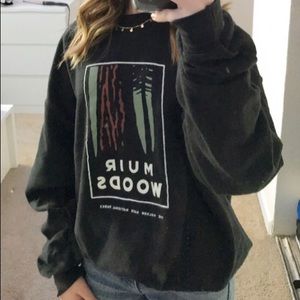 Muir Woods black crew neck